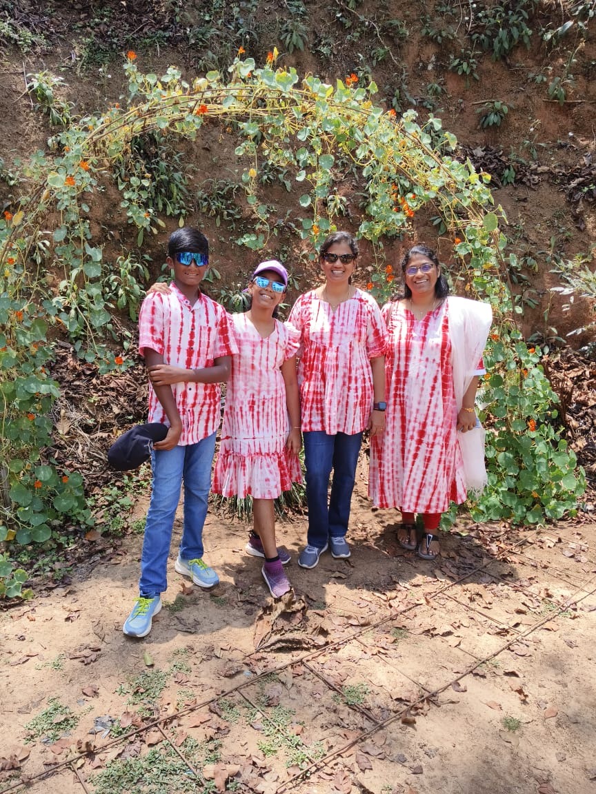 Click to view full screen Red Shibori Short Family Set photo review